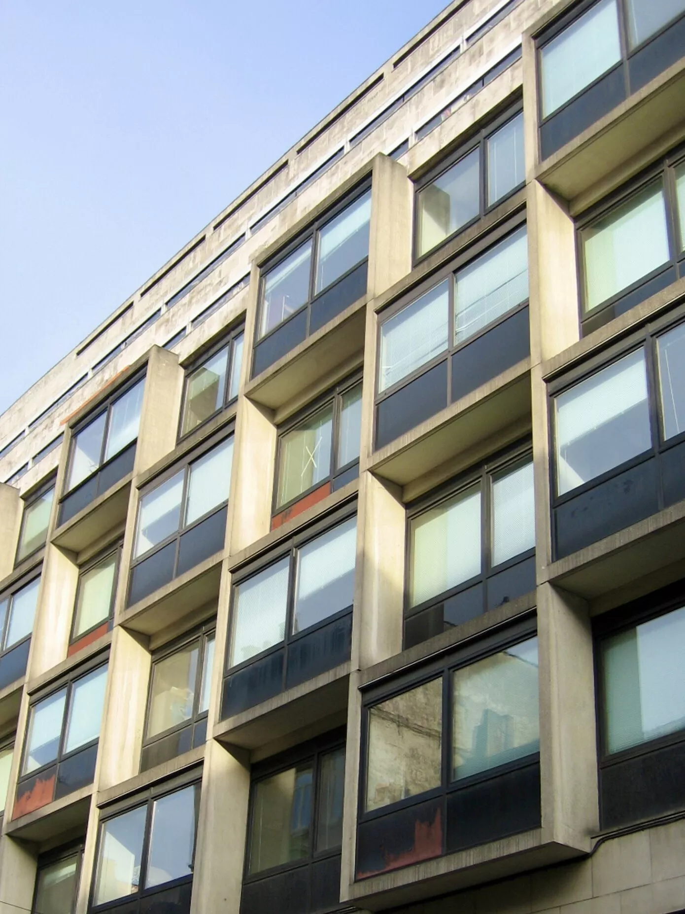 Photo d'une façade d'immeuble de bureaux