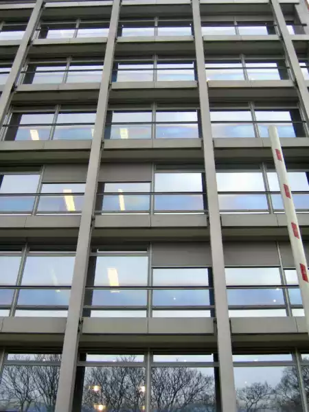 Photo d'une façade d'immeuble de bureaux